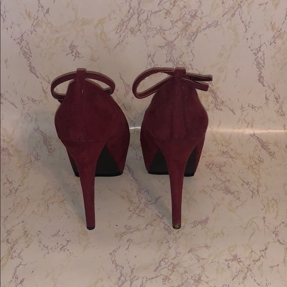 Maroon pump heels - Picture 3 of 4